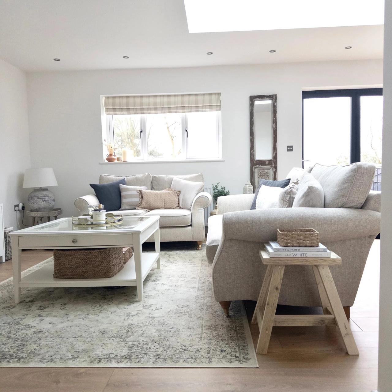 Decorate homes like interior designers